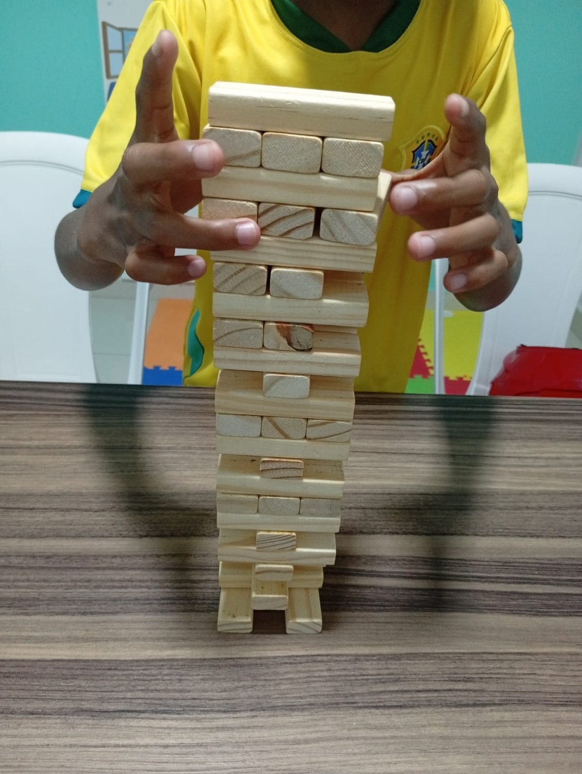 Criança em atividade pedagógica